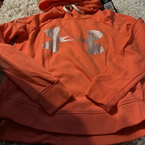 NWT under armour sweatshirt - Picture 4 of 5